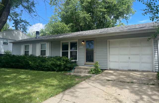 Charming 3-Bedroom Home with Fireplace and Fenced Backyard in Prime Normal Location photos photos