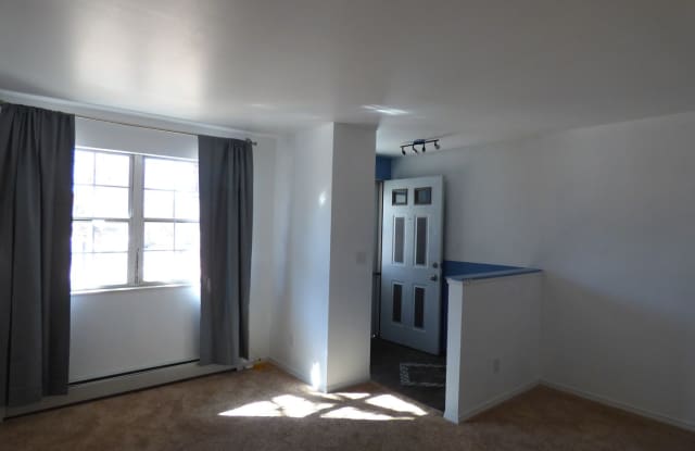 Cozy Townhome in North Longmont Rent includes most utilities! photos photos