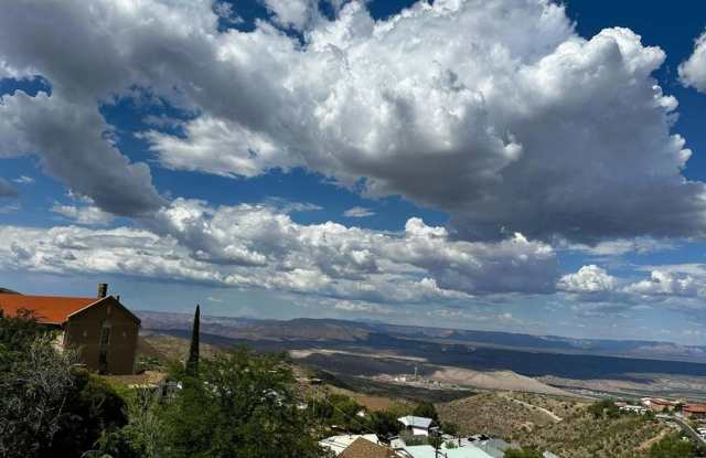 Price Reduced!!! This Phenomenal 3 bed 2 1/2 bath in Jerome - Contact Property Pros Property Management Gallery 4