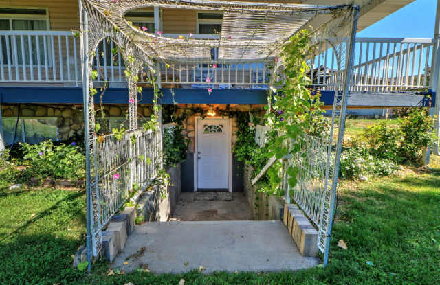 Basement Apartment Near Springville Canyon photos photos