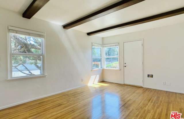 2598 Amherst Ave photos photos