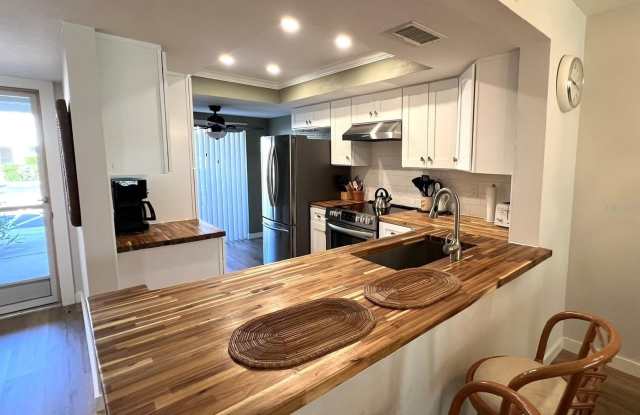 5205 WEDGEWOOD LN Gallery 2