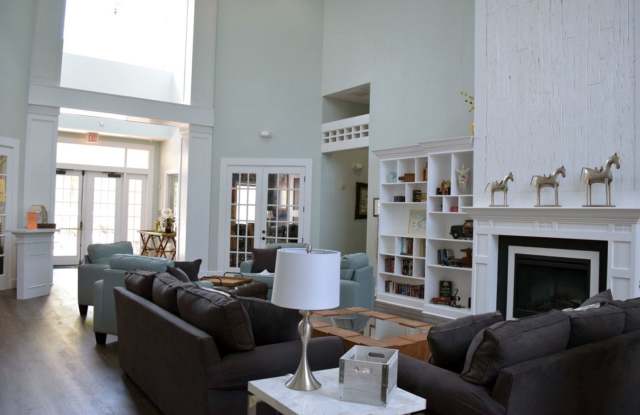 Barrington Park Ground Floor Condo 2/2 with Patio near Pool with Large Garage! Gallery 4