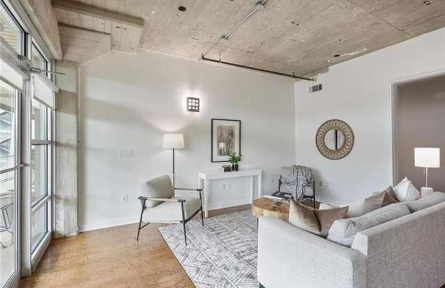 890 Memorial Drive SE Gallery 4