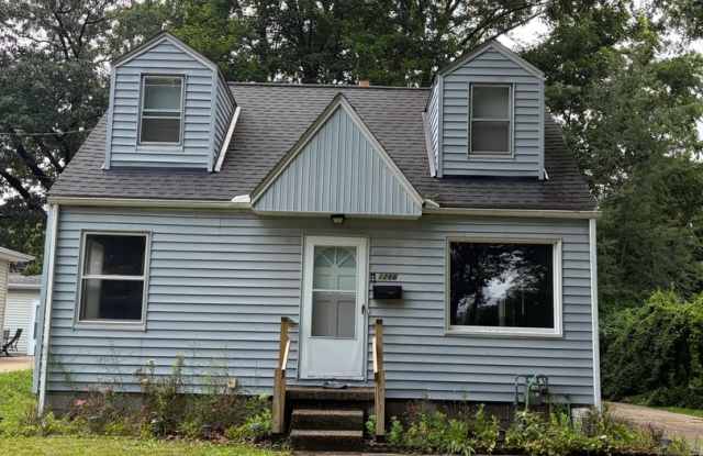 Charming 3-Bedroom Cape Cod Home Near Gorge Metro Park Gallery 1