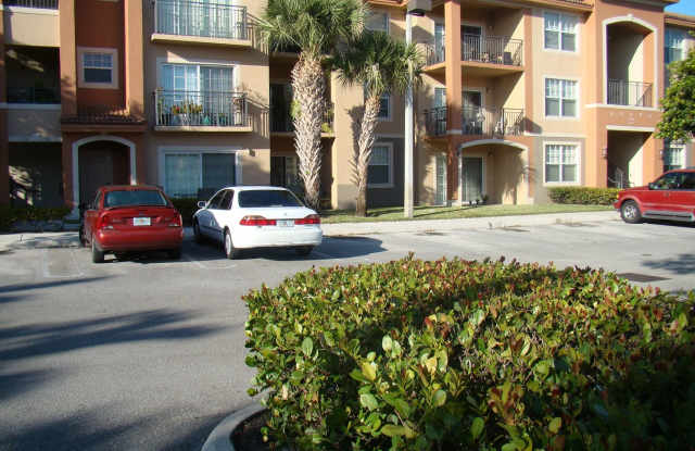 Move-In Special: One Month Free + Competitive Rates! photos photos