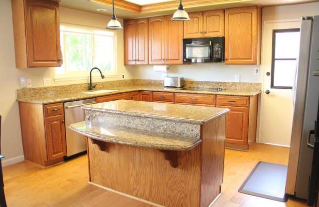 Gorgeous 4 Bedroom, 2 Bath in the Lovely Huntington Beach! Gallery 3