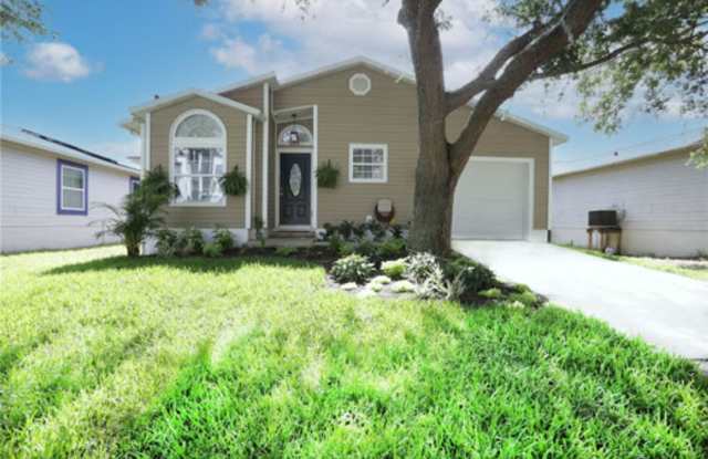 Charming 3BR/2BA Tampa Home with Screened Lanai Located Near MacDill AFB. - 7310 South Juanita Street, Tampa, FL 33616