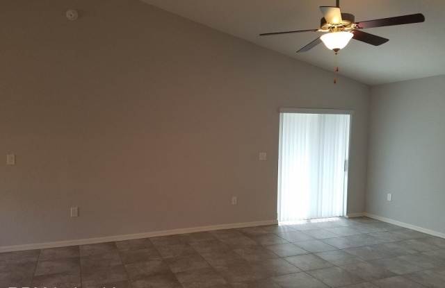 6589 Crescent Loop Gallery 3