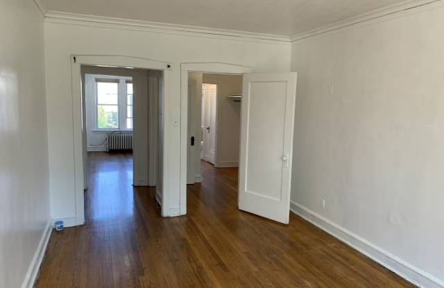 5009 North HARDING Avenue Gallery 3