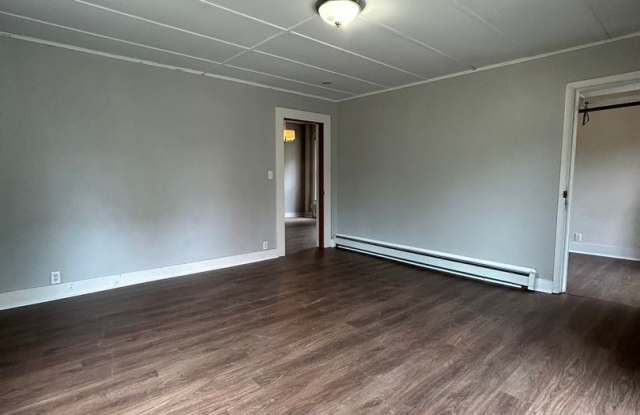 3 Bedroom Apartment Near UW-La Crosse with Off-Street Parking Gallery 3