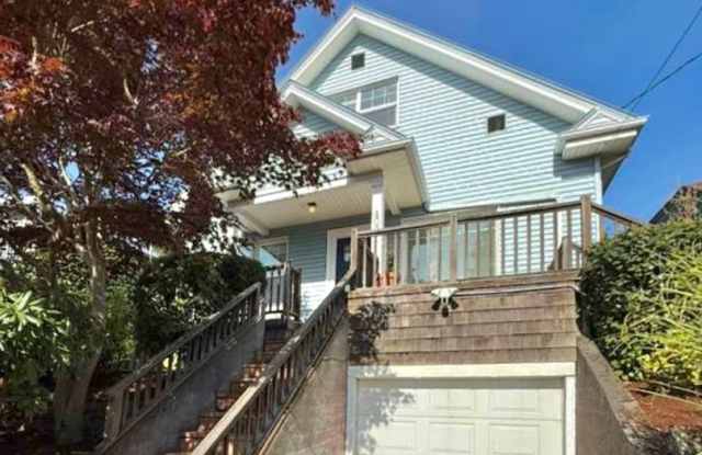 Stunning 4 Bedroom West Seattle Home – Centrally Located with Skyline Views photos photos