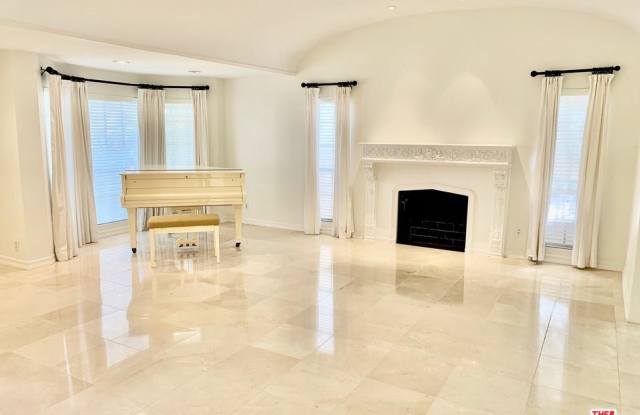 115 North MAPLE Drive Gallery 3