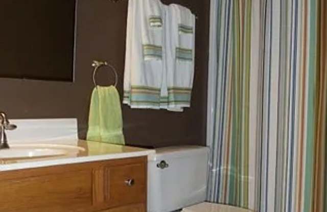 Room in 3 Bedroom Home at McGoogan Ln photos photos