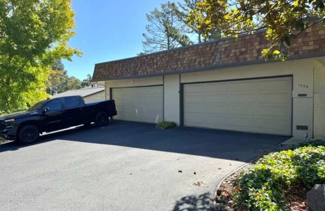 Two story townhome with 2 car garage in Skywest Gallery 1