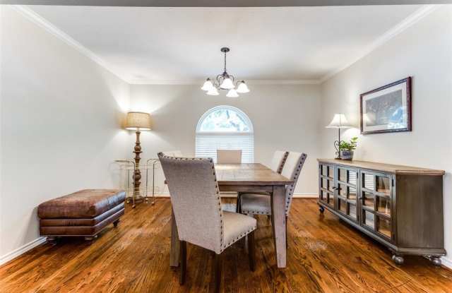 6817 Truxton Drive Gallery 3