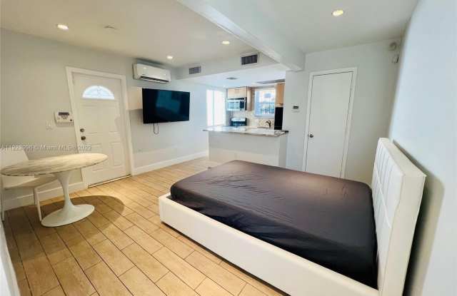 7504 NE 6th Ct Gallery 4