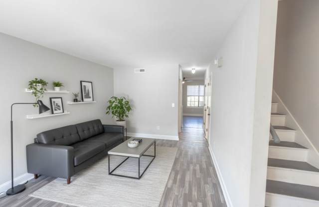 Updated 2BR West Ashley Townhome – Bright, Spacious  Move-In Ready! photos photos