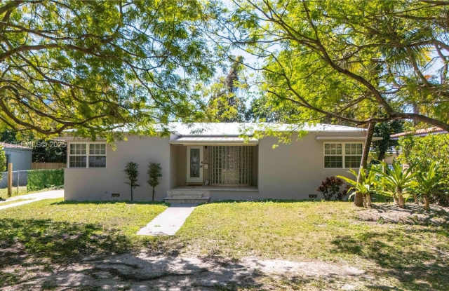 250 NE 48th St photos photos