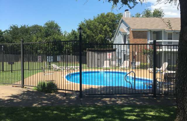 FEEL AT HOME AT LAKE SHORE VILLAS APARTMENTS *LEASING SPECIAL AVAILABLE* photos photos
