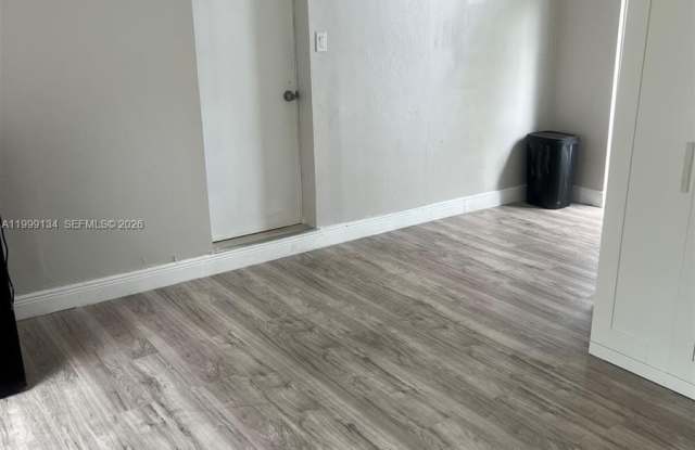 1080 Carolina Ave photos photos
