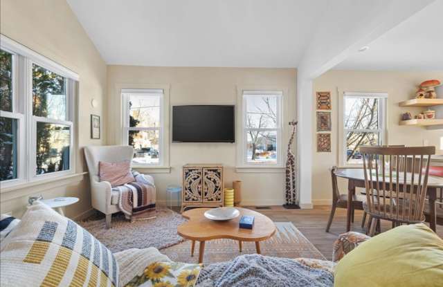 Stunning 4BR/2.5BA Home in Prime West End Location - 2 Car Garage!! Gallery 3