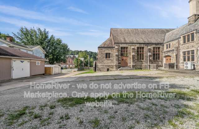 202 Howell St Gallery 4