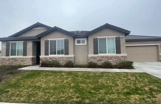 Newer home in gated community in Visalia - 4845 West Flagstaff Avenue, Tulare County, CA 93291