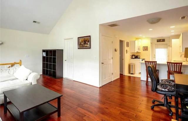 81 Locust Ave - 81 Locust Avenue, New Canaan, CT 06840