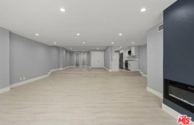 441 North Oakhurst Drive Gallery 2