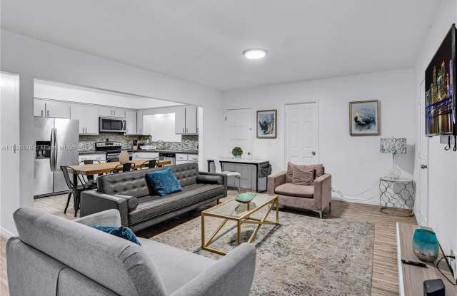 977 SW 10th St. photos photos