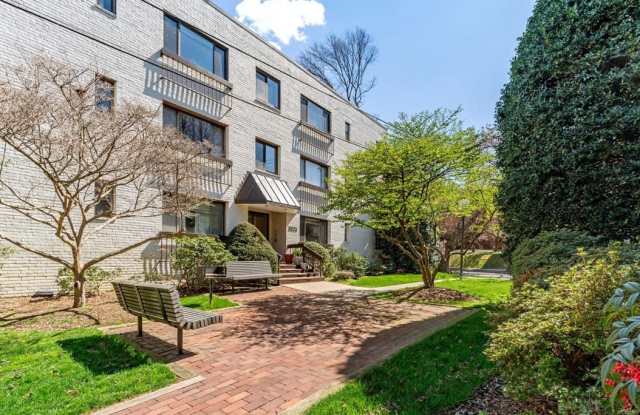 3827 Davis Pl NW Gallery 1