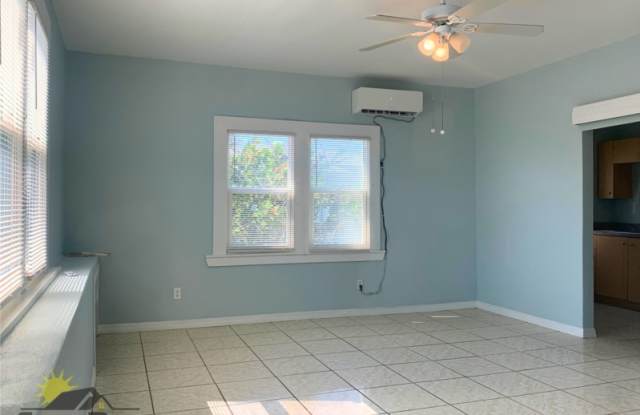 149 South Hollywood Avenue - 8 photos photos