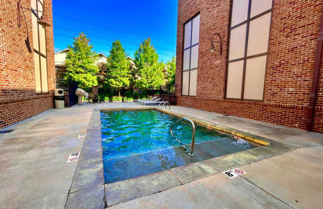 2 Bedroom Condo In A Very Desirable Gated Community Near LSU! - 333 East Boyd Drive, Baton Rouge, LA 70808