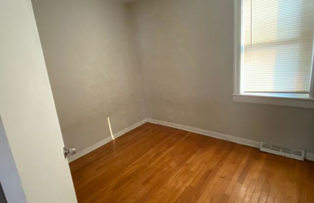 746 East Laurel Street - 1 Gallery 4