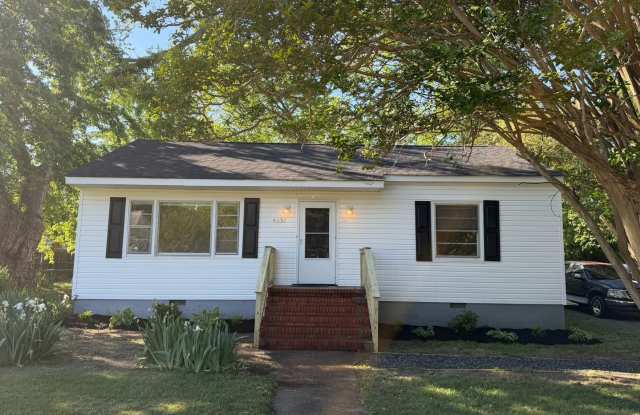 Rancher with Large Back Yard! photos photos