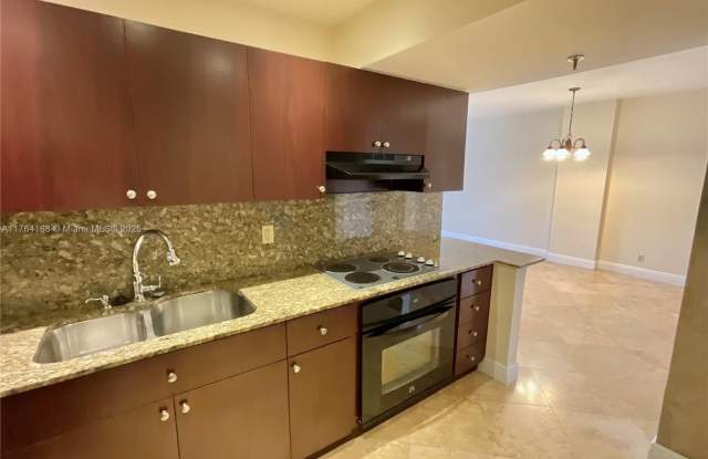 901 Hillcrest Dr photos photos