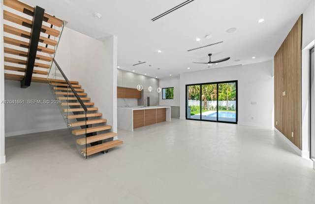 1320 NE 16th Avenue A, Fort Lauderdale, FL 33304 - 1816 Gallery 4