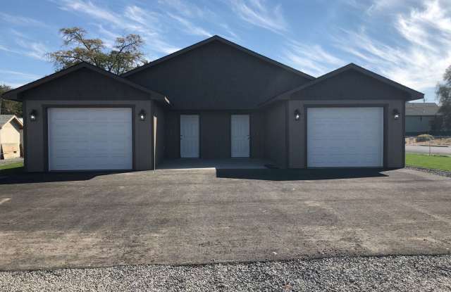 Large 2 Bedroom, 2 Bath Duplex photos photos