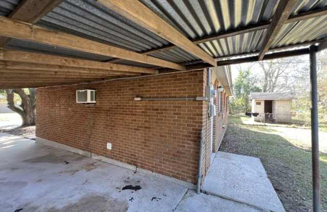 Cozy Brick Home with Covered Parking – Denova St. Gallery 4