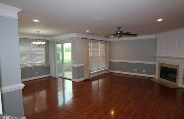 8238 CATBIRD CIRCLE Gallery 4