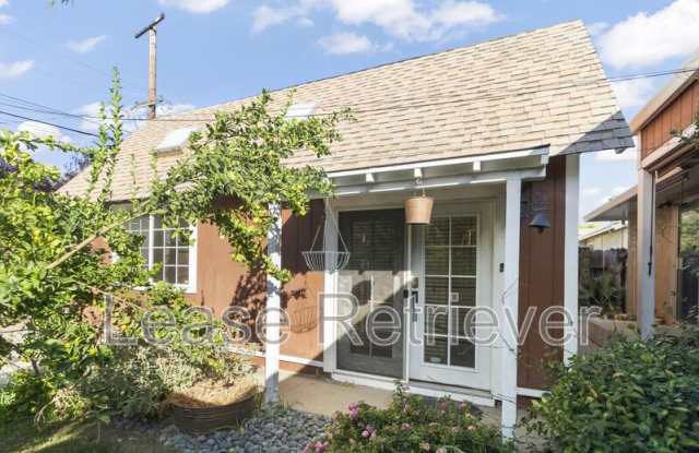 1233 1/2 Fulton St - 1233 Fulton Street, Modesto, CA 95350