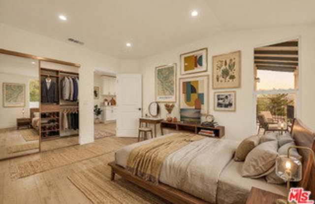 9848 Portola Drive Gallery 4
