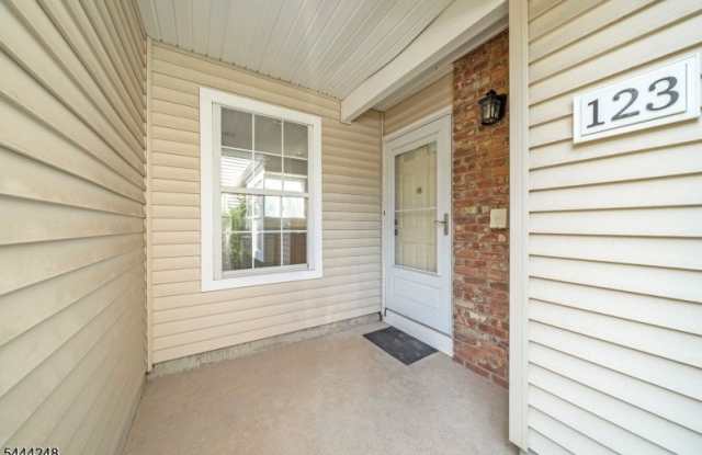 123 Harrow Dr Gallery 4