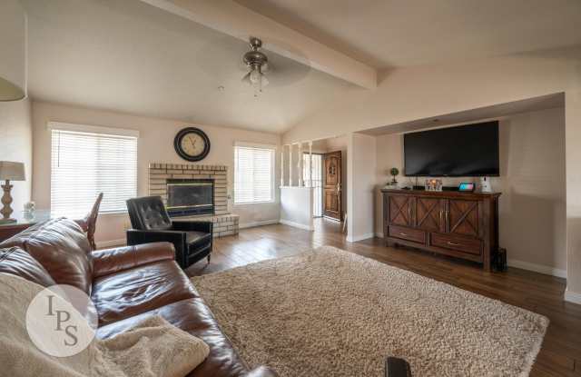 Charming Gated 2-Bed Condo with Attached 2-Car Garage & Water/Garbage Included in Prime Fresno Location Gallery 3