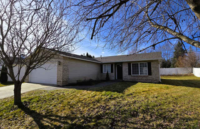 3 Bed, 2 Bath House in Coeur d'Alene - 5557 North Pacific Drive, Coeur d'Alene, ID 83815