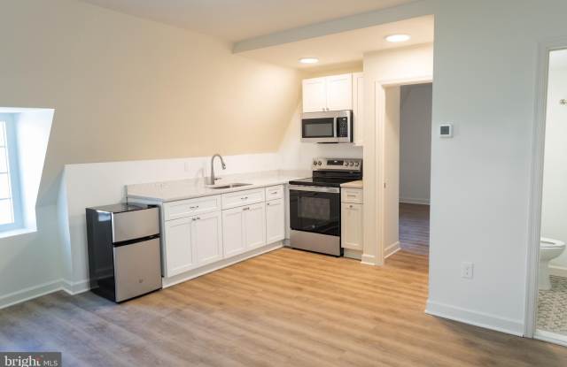 380 BROADVIEW Avenue unit: 2 photos photos 380 BROADVIEW Avenue unit: 2 photos photos