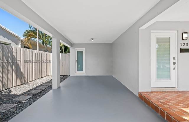 1234 N Victoria Park Rd Gallery 4