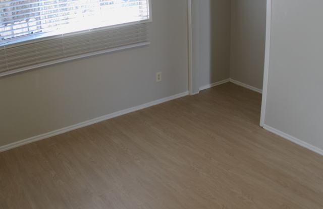 6 Bedroom 3 Bath- Large rooms, AC & FLAT ENERGY BILLS Gallery 4