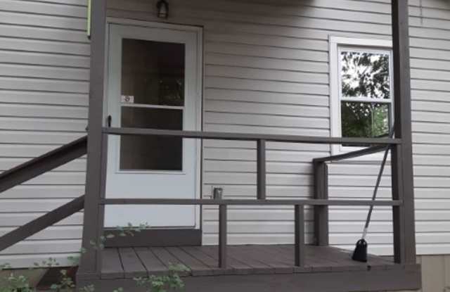 Move in Ready and Located in Oak Ridge Gallery 3